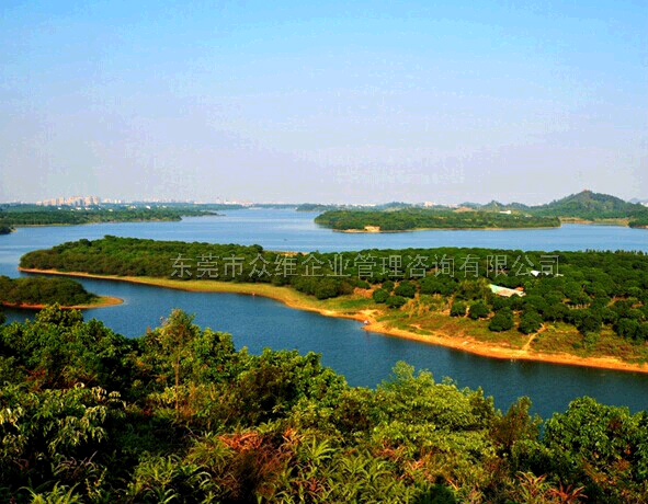 東莞松山湖野戰(zhàn)松湖花?；?  height=